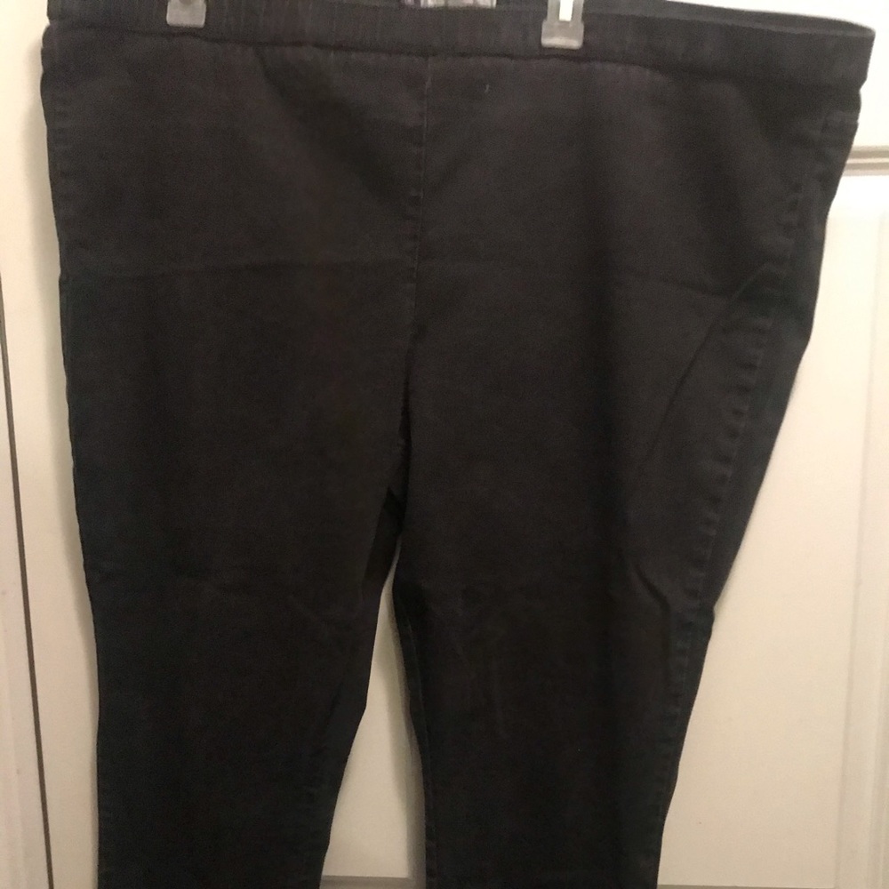 Jennifer Lopez black jeggings